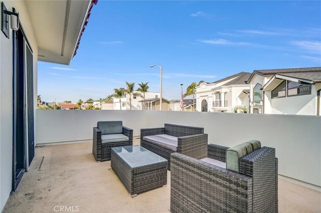 16412 Ardsley Circle, Huntington Beach, CA 92649