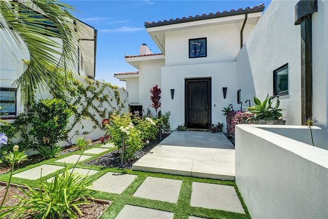 16412 Ardsley Circle, Huntington Beach, CA 92649