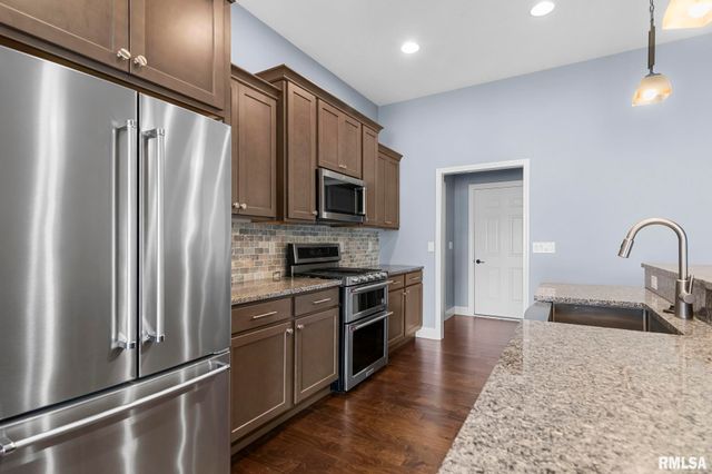 1821 Avenel Lane, Chatham, IL 62629