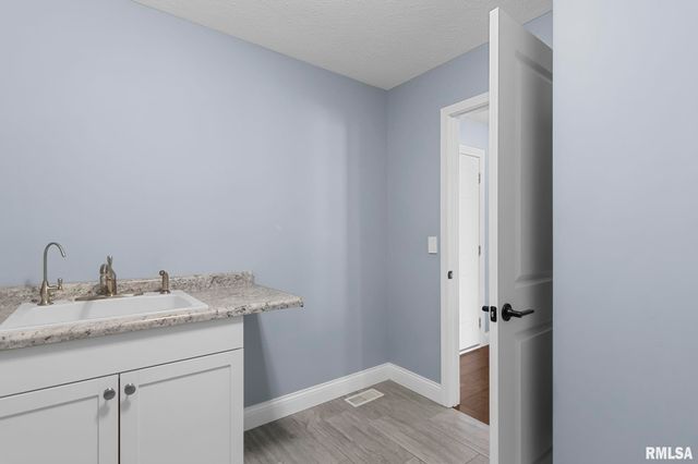 1821 Avenel Lane, Chatham, IL 62629