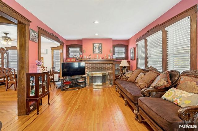 181 Selvage Avenue, Teaneck, NJ 07666