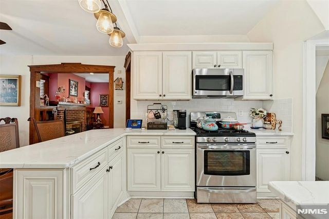 181 Selvage Avenue, Teaneck, NJ 07666