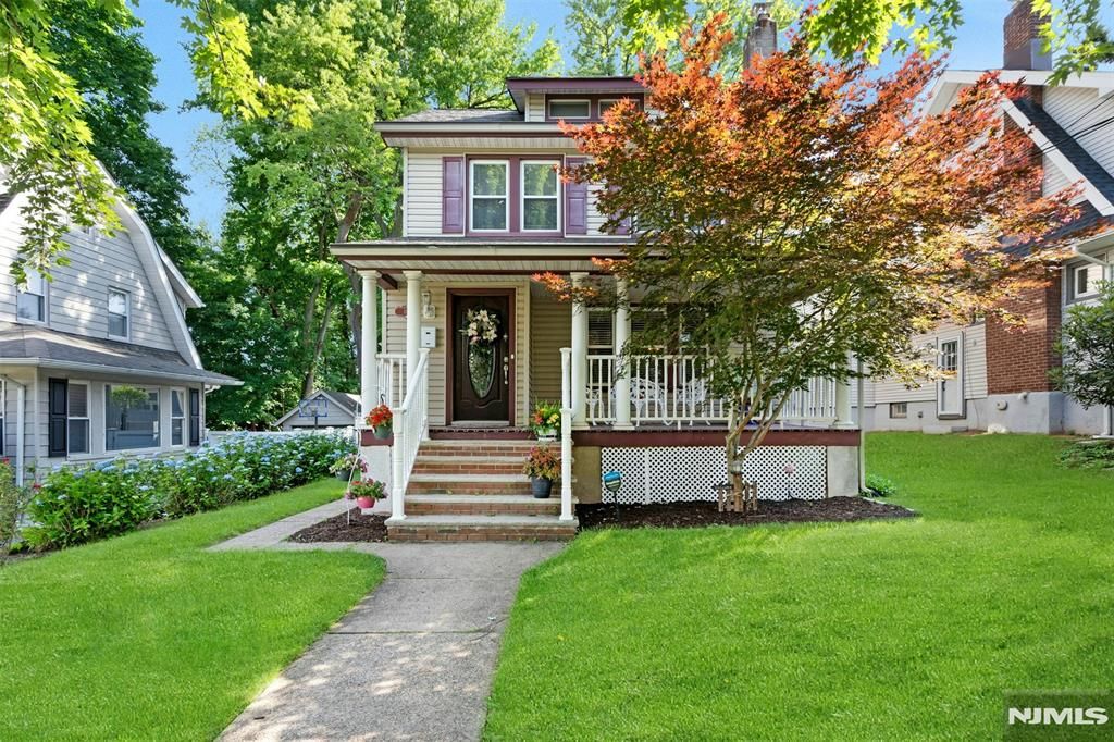 181 Selvage Avenue, Teaneck, NJ 07666