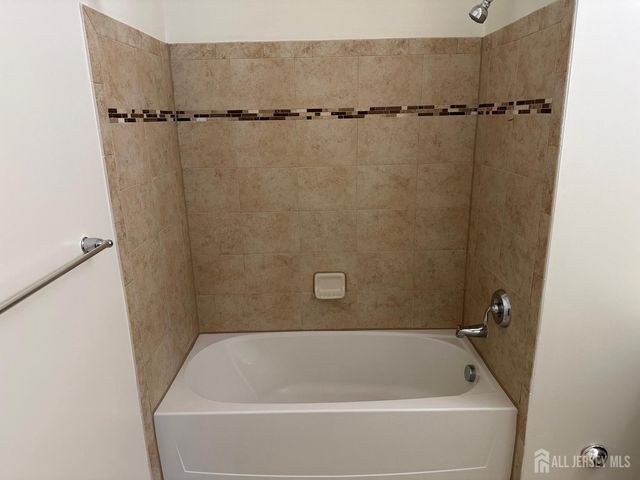 101 Roosevelt Avenue 202, Carteret, NJ 07008