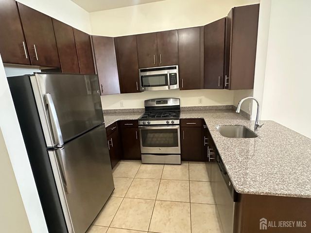 101 Roosevelt Avenue 202, Carteret, NJ 07008
