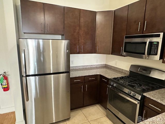 101 Roosevelt Avenue 202, Carteret, NJ 07008