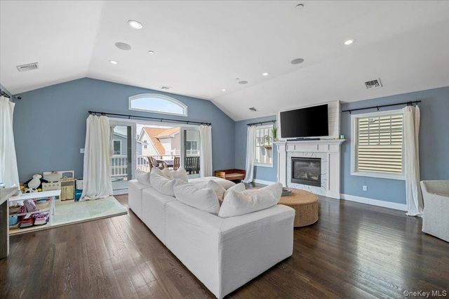 90 Alabama Street, Long Beach, NY 11561