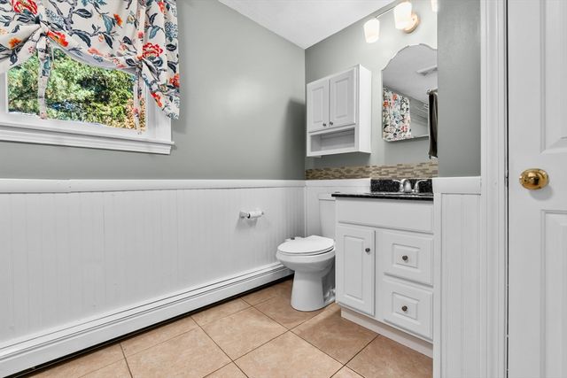 64 Vine St, Saugus, MA 01906
