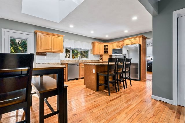 64 Vine St, Saugus, MA 01906