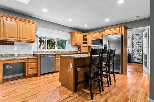 64 Vine St, Saugus, MA 01906
