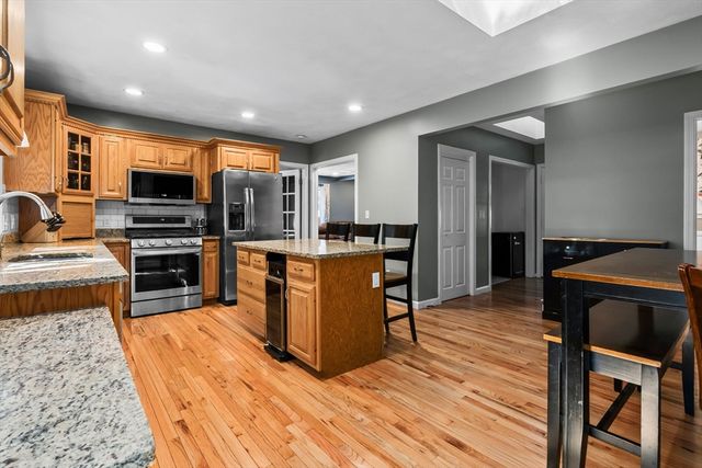 64 Vine St, Saugus, MA 01906