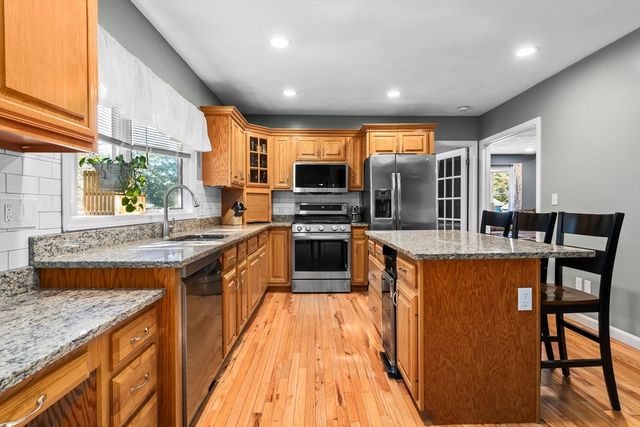 64 Vine St, Saugus, MA 01906