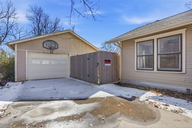 703 Featherston Street, Cleburne, TX 76033