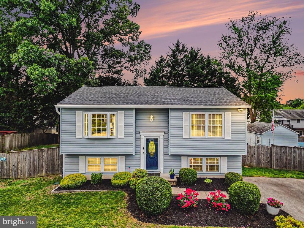 Image 1 of property listing at 218 VIRGINIA AVE, Pasadena, MD 21122