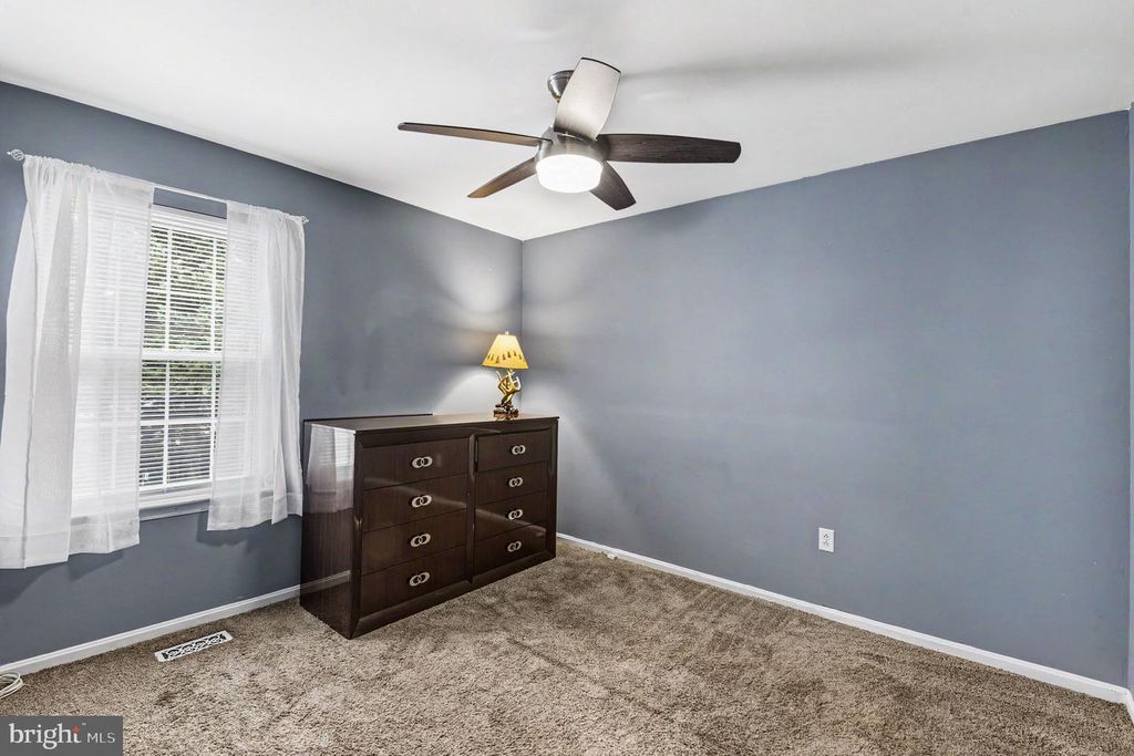 Image 16 of property listing at 218 VIRGINIA AVE, Pasadena, MD 21122