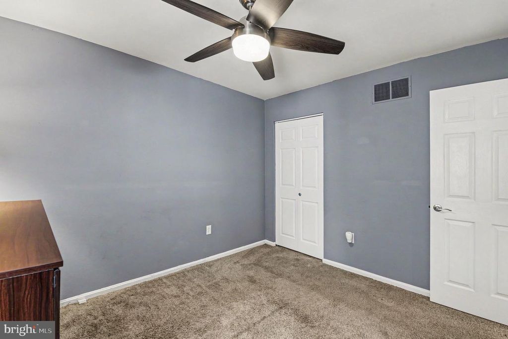 Image 17 of property listing at 218 VIRGINIA AVE, Pasadena, MD 21122