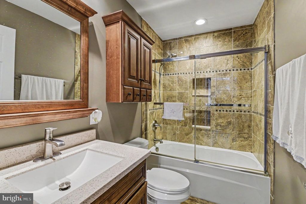 Image 18 of property listing at 218 VIRGINIA AVE, Pasadena, MD 21122