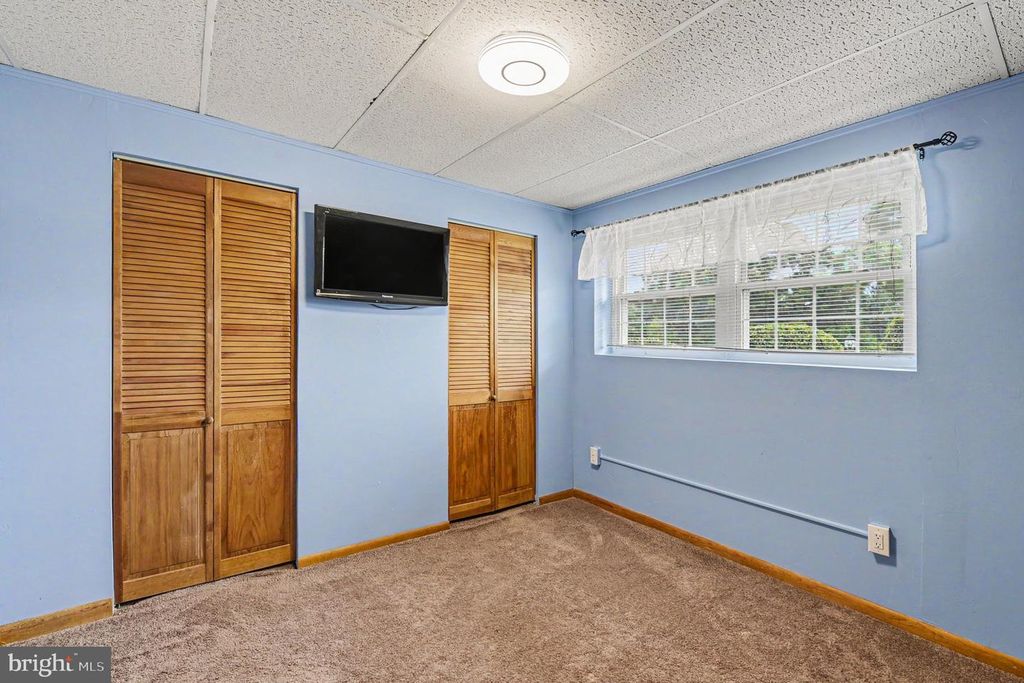 Image 19 of property listing at 218 VIRGINIA AVE, Pasadena, MD 21122