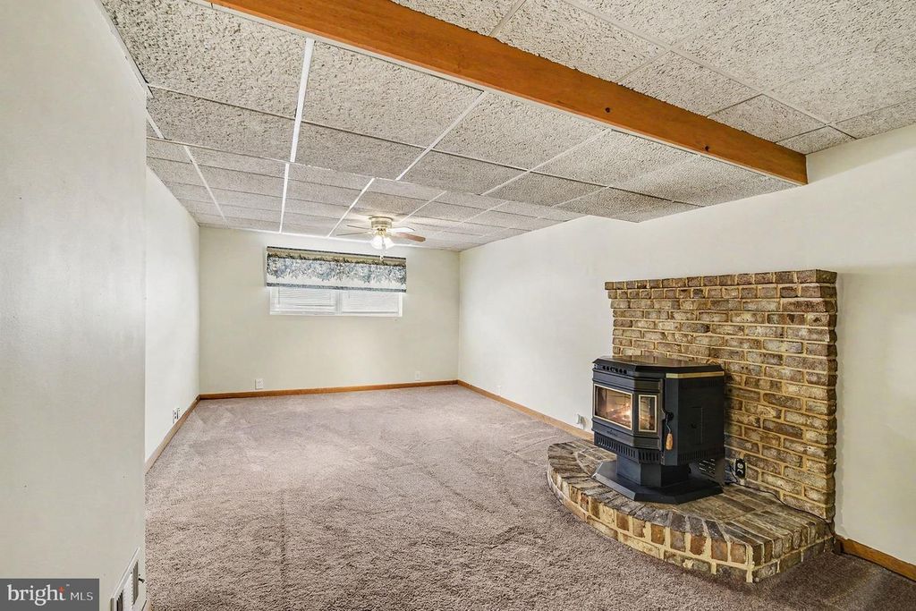 Image 21 of property listing at 218 VIRGINIA AVE, Pasadena, MD 21122