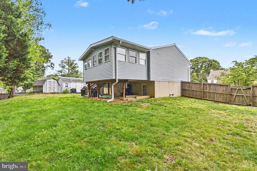 Image 25 of property listing at 218 VIRGINIA AVE, Pasadena, MD 21122