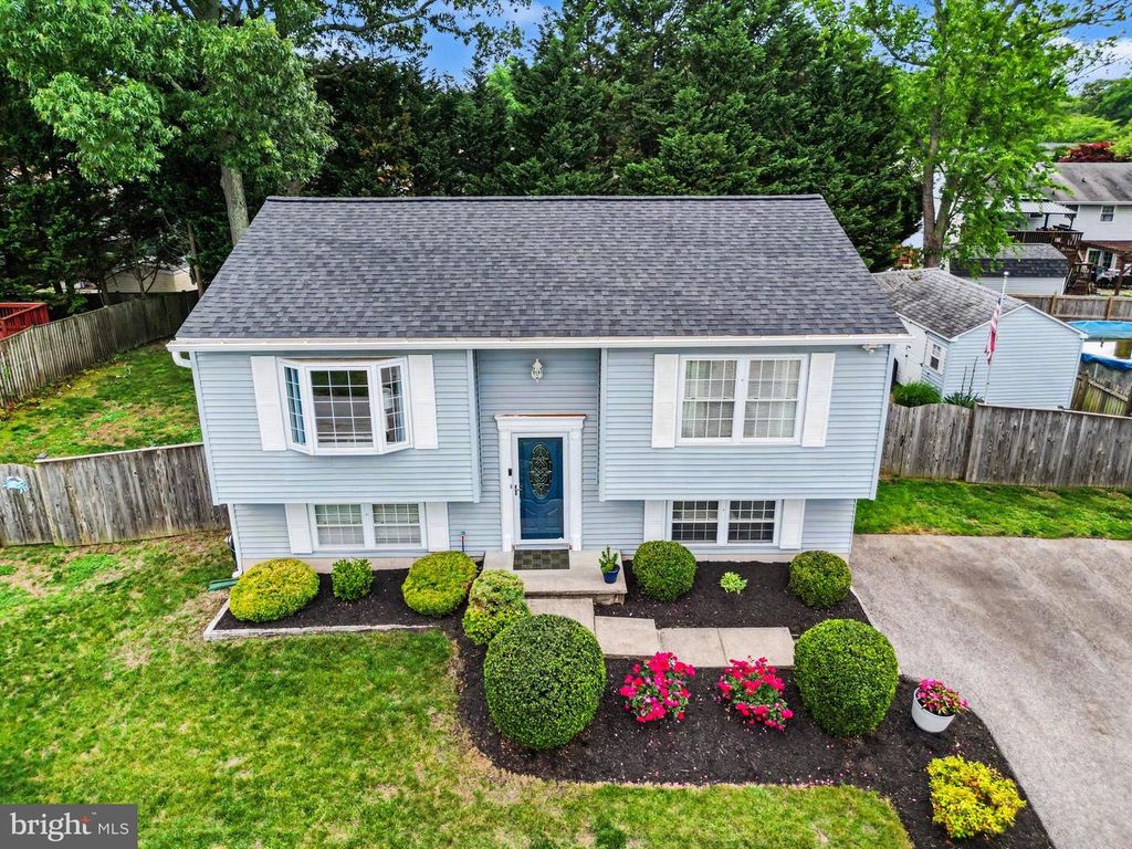 Image 27 of property listing at 218 VIRGINIA AVE, Pasadena, MD 21122