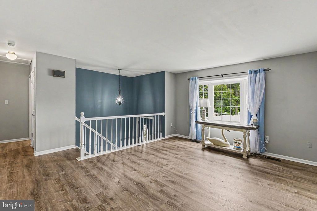 Image 6 of property listing at 218 VIRGINIA AVE, Pasadena, MD 21122