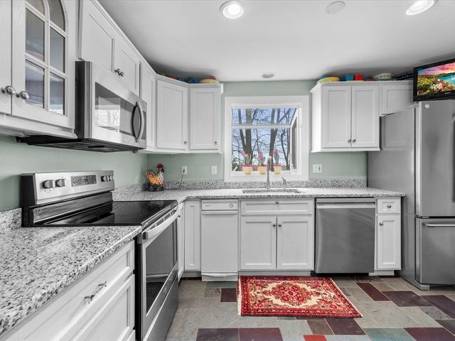 44 Old Colony Dr, Westborough, MA 01581