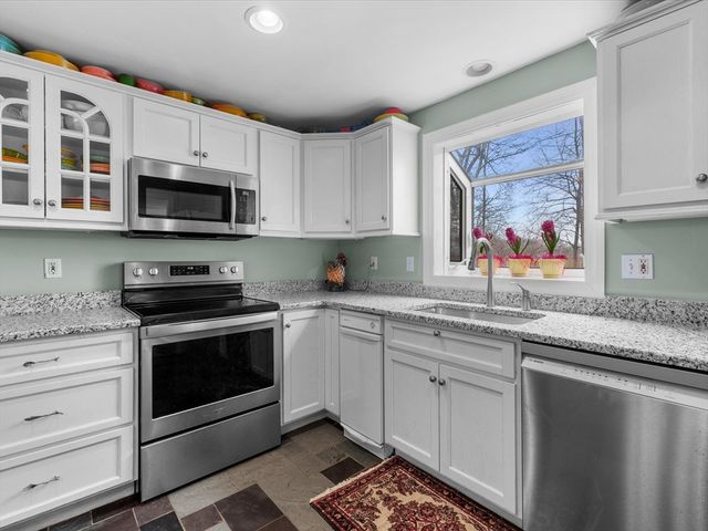 44 Old Colony Dr, Westborough, MA 01581