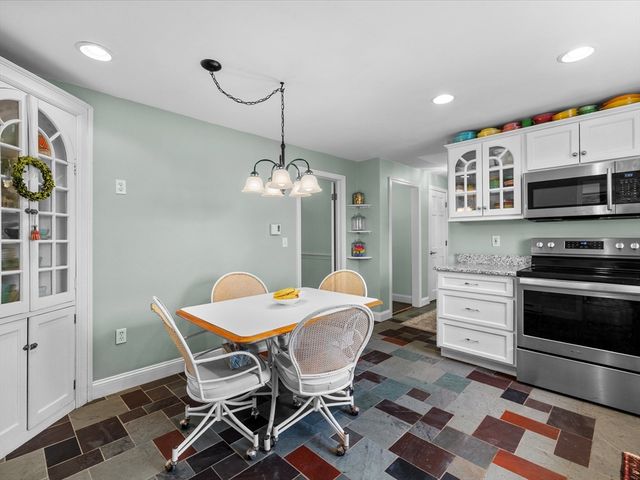 44 Old Colony Dr, Westborough, MA 01581