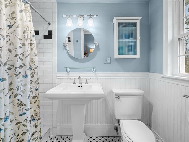 44 Old Colony Dr, Westborough, MA 01581