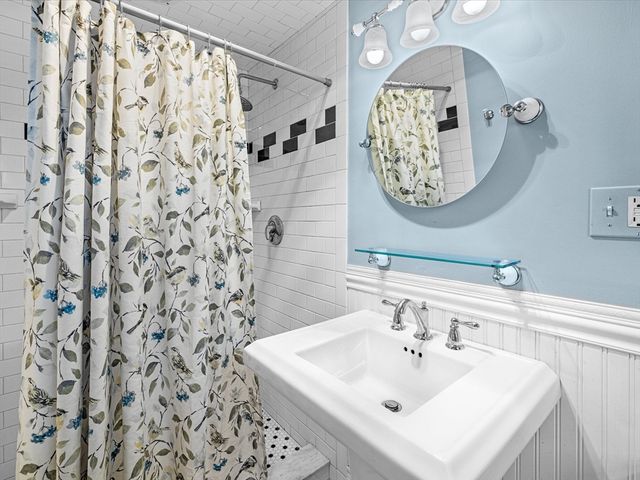 44 Old Colony Dr, Westborough, MA 01581