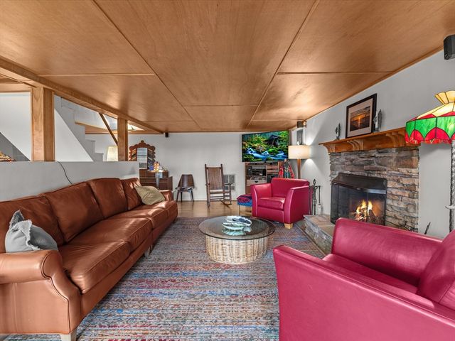 44 Old Colony Dr, Westborough, MA 01581