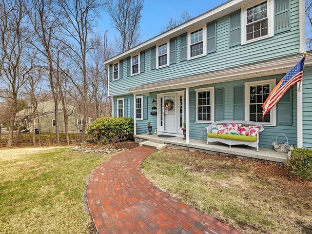 44 Old Colony Dr, Westborough, MA 01581