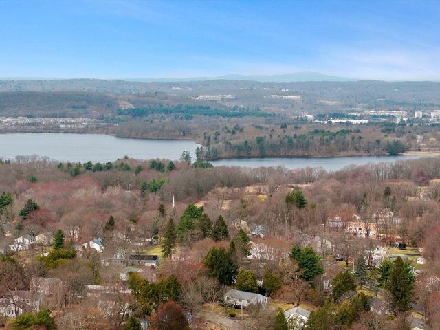 44 Old Colony Dr, Westborough, MA 01581