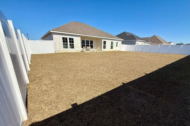 107 Pawnee Dr, Midland City, AL 36350