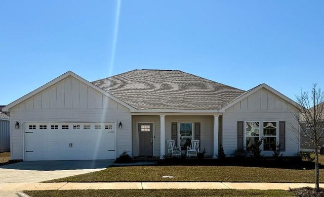 107 Pawnee Dr, Midland City, AL 36350