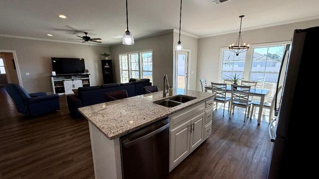 107 Pawnee Dr, Midland City, AL 36350