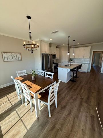 107 Pawnee Dr, Midland City, AL 36350