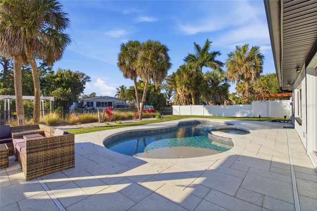 4440 HUNTINGTON STREET NE, St Petersburg, FL 33703