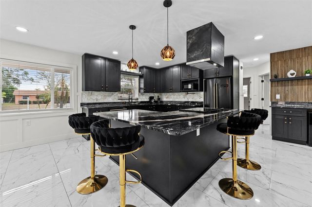 4440 HUNTINGTON STREET NE, St Petersburg, FL 33703