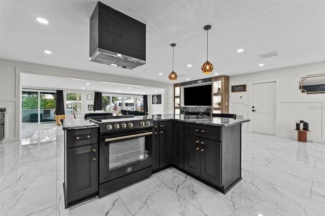 4440 HUNTINGTON STREET NE, St Petersburg, FL 33703