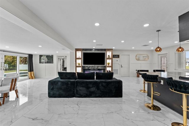 4440 HUNTINGTON STREET NE, St Petersburg, FL 33703