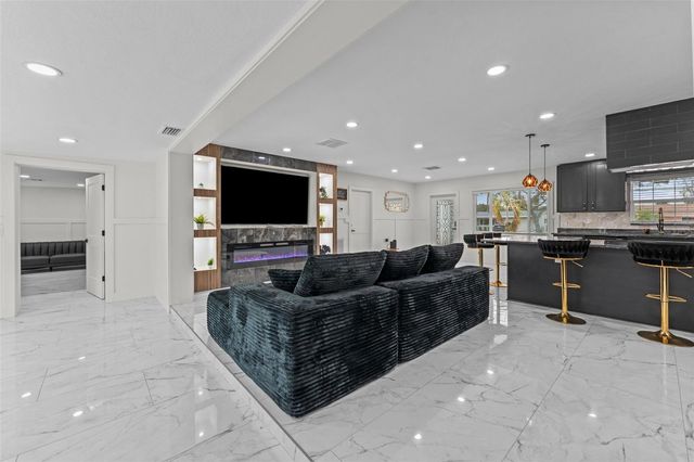 4440 HUNTINGTON STREET NE, St Petersburg, FL 33703