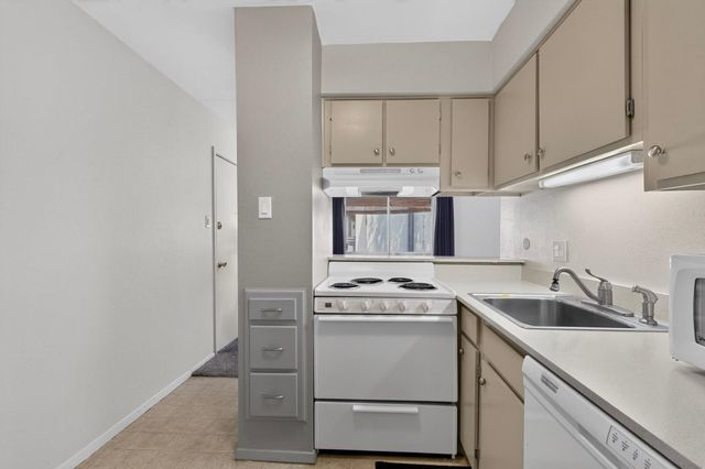 1601 Pennsylvania Street NE I-16, Albuquerque, NM 87110