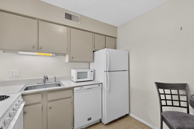 1601 Pennsylvania Street NE I-16, Albuquerque, NM 87110