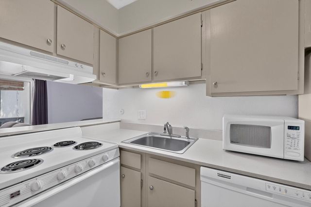1601 Pennsylvania Street NE I-16, Albuquerque, NM 87110