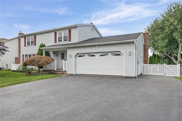 46 Olde Harbour, Greece, NY 14612