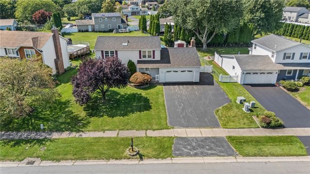 46 Olde Harbour, Greece, NY 14612