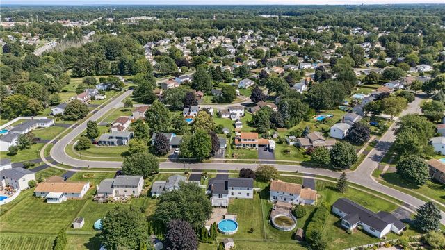 46 Olde Harbour, Greece, NY 14612