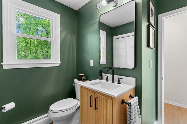 42 Brookside Dr, Uxbridge, MA 01569